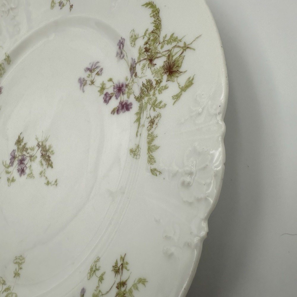 Schleiger 451 Haviland Co Limoges France 9.75" Dinner Plate‎ White Floral Purple